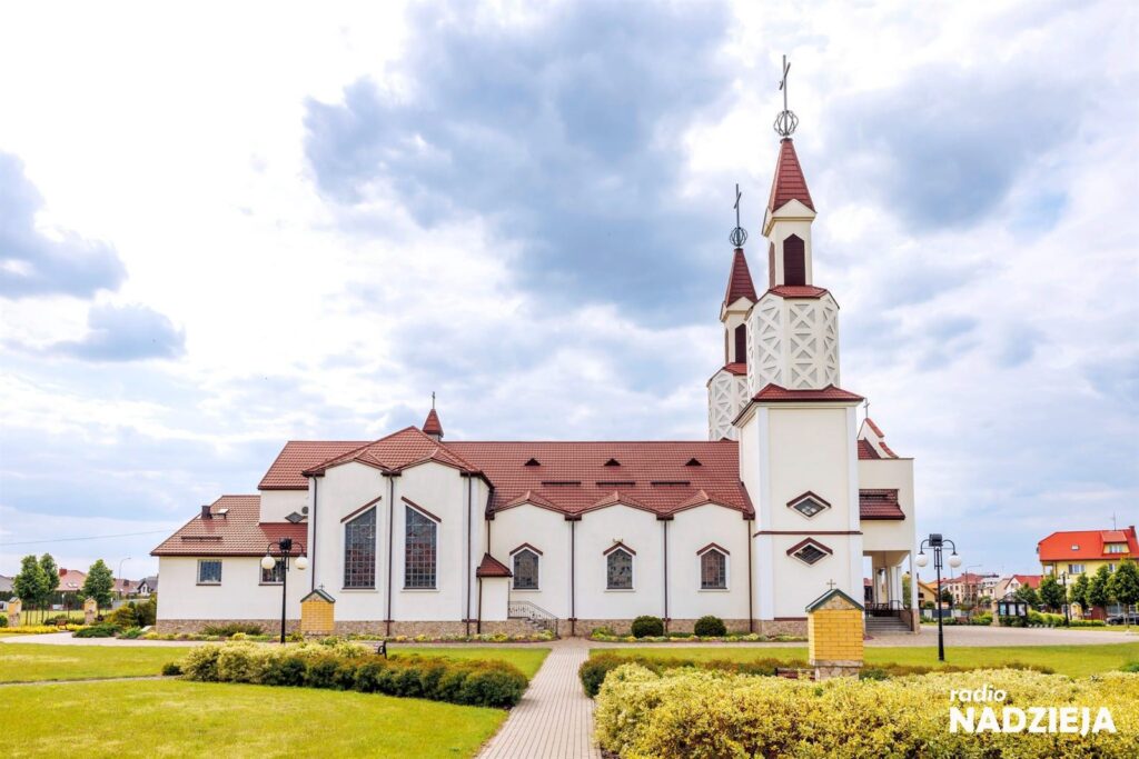 Kościół parafialny — widok od południa